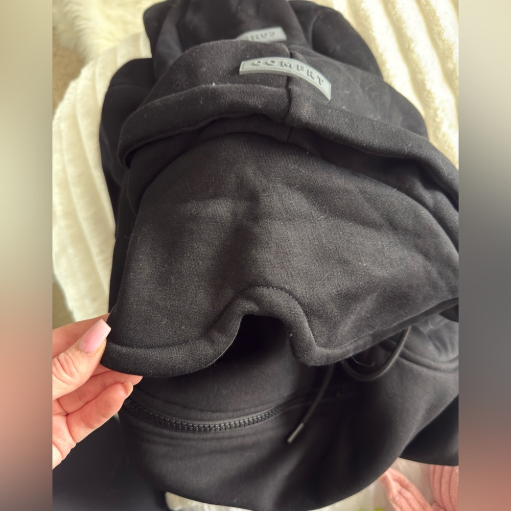 Comfrt Black Full-Zip Hoodie Jacket - Airplane Mode Travel Hoodie - Picture 5 of 5